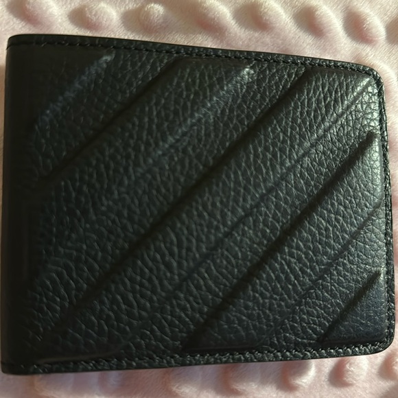 Off-white - Picture 3 of 10